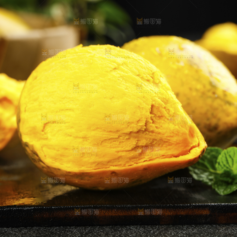 深底上的鸡蛋果