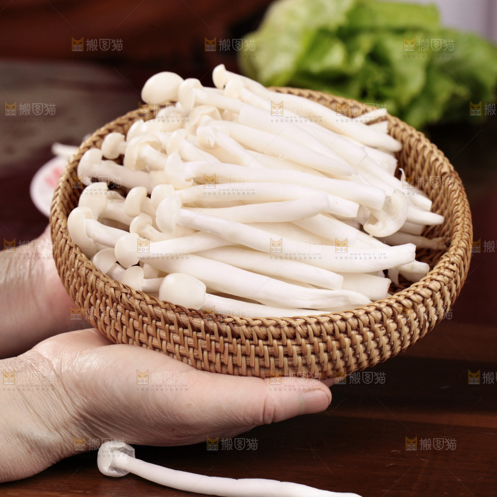 深底上的海鲜菇