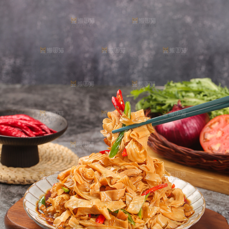 深底上的炒豆皮