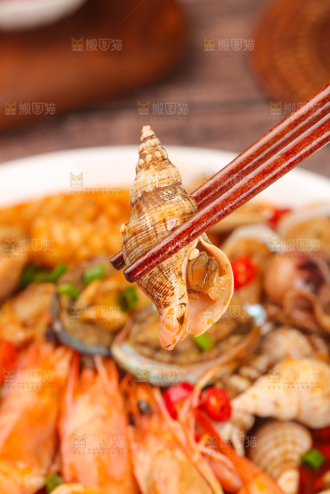深底上的捞汁小海鲜