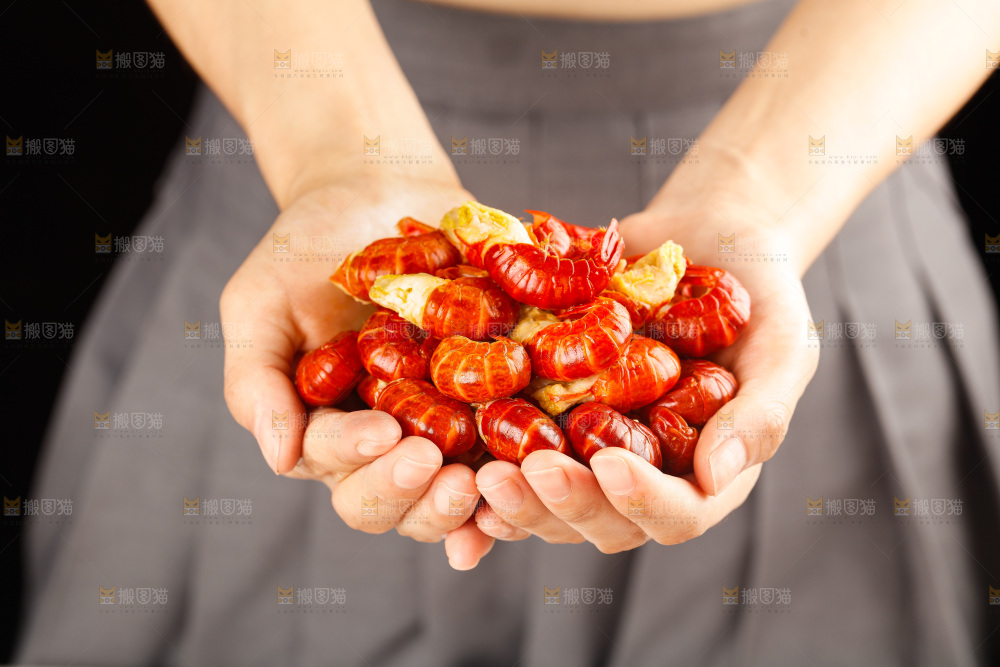 深底上的龙虾尾