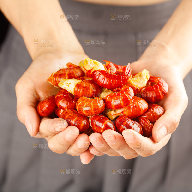 深底上的龙虾尾