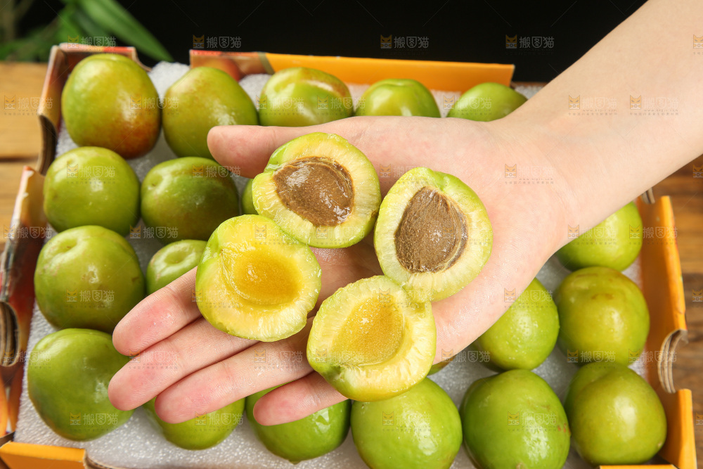 木底上的大梨杏