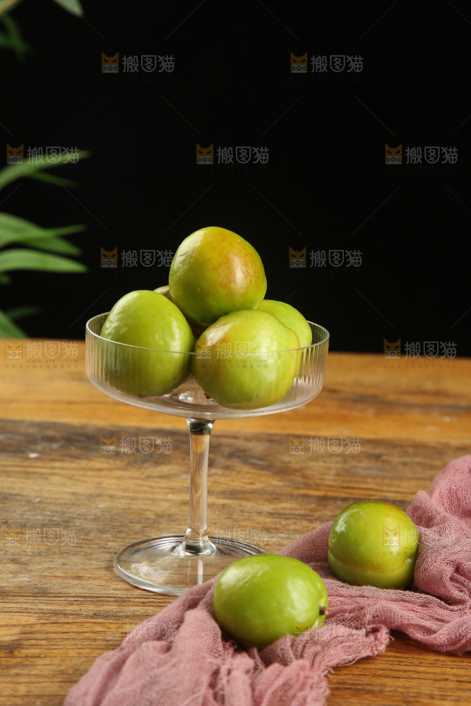 木底上的大梨杏