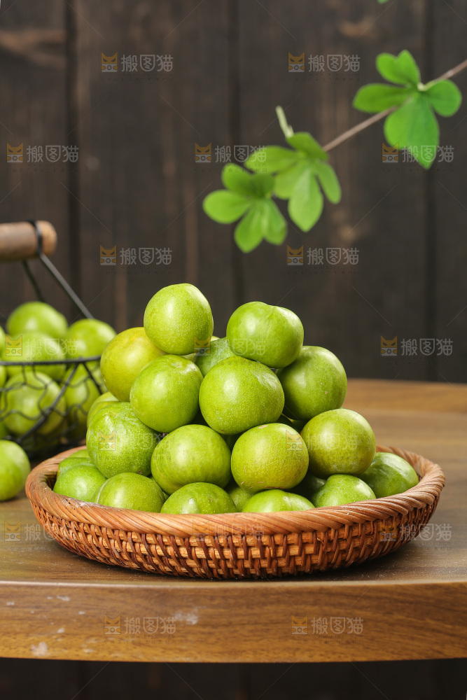 木底上的脱骨李