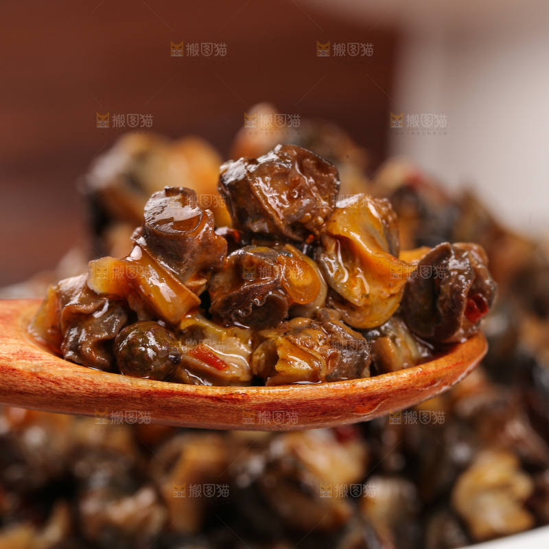 木底上的螺丝肉