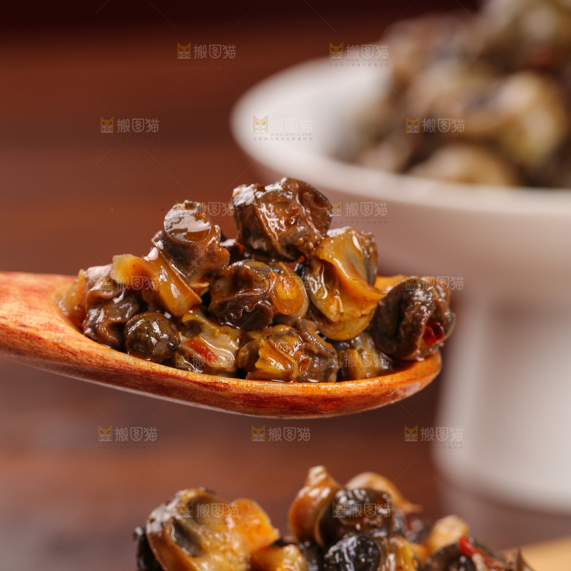 木底上的螺丝肉