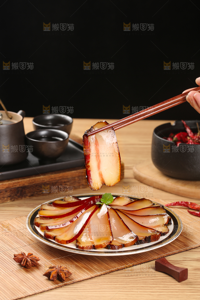 深底上的五花咸肉