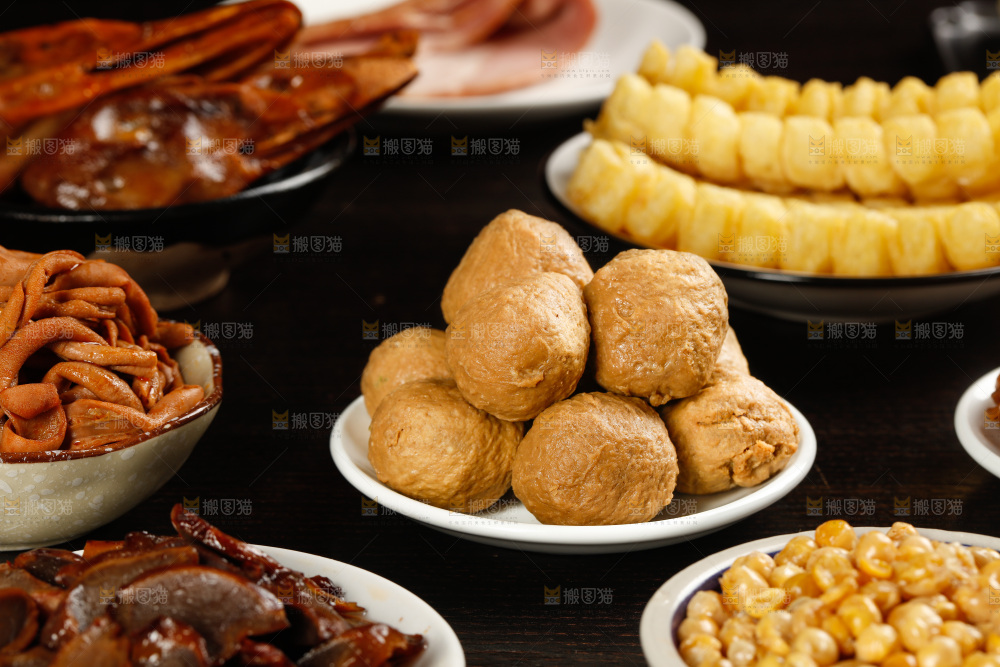 深底上的螺蛳粉食材
