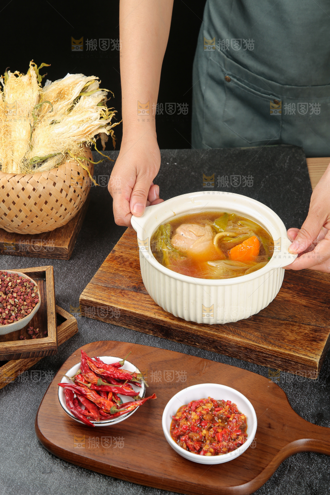 碗里的霸王花鸡汤