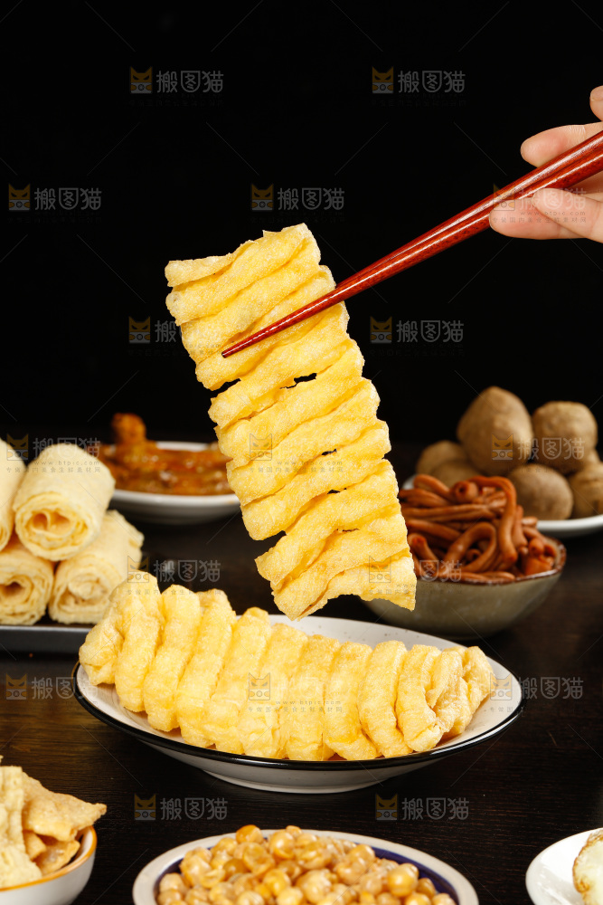 深底上的螺蛳粉食材