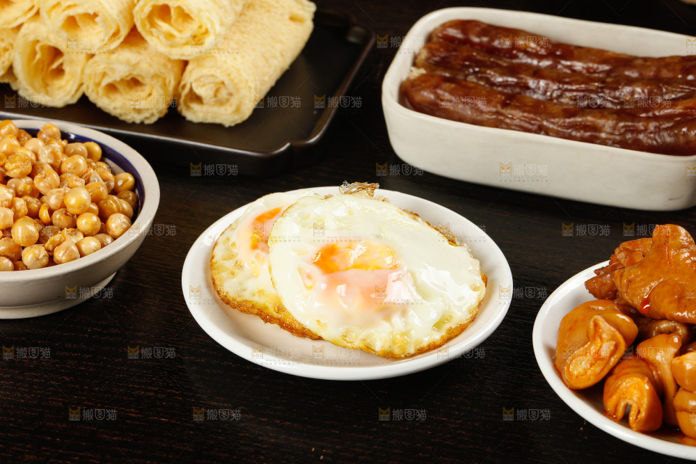 深底上的螺蛳粉食材