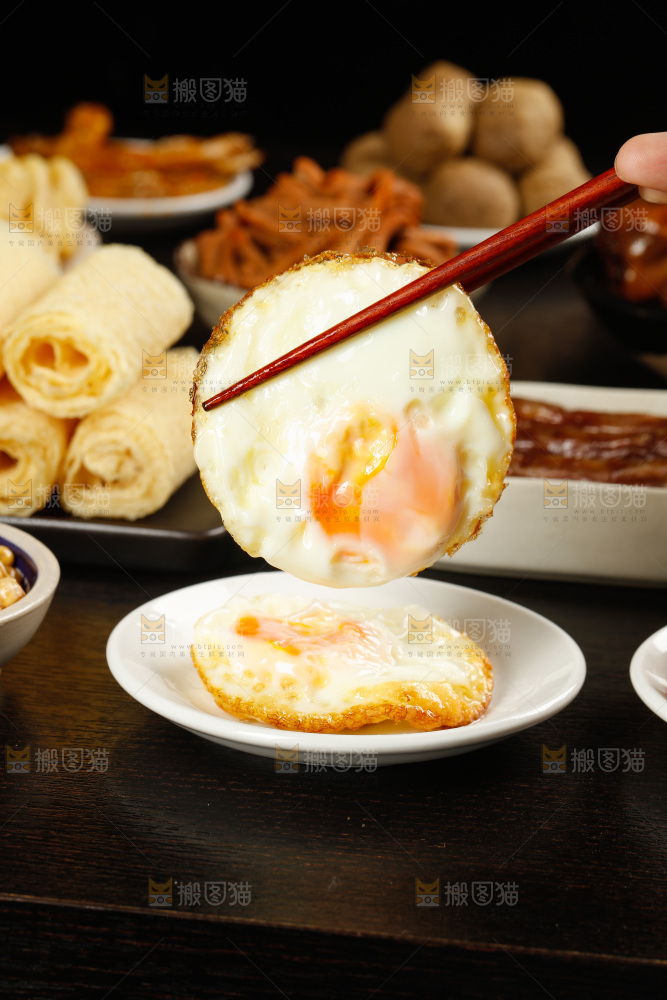深底上的螺蛳粉食材
