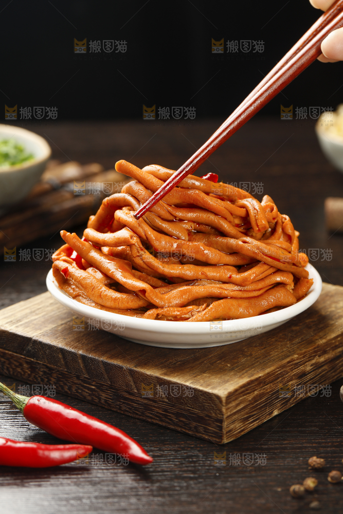 深底上的卤鸭肠