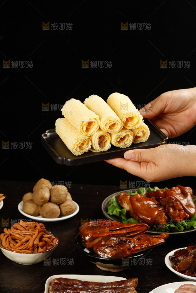 深底上的螺蛳粉食材