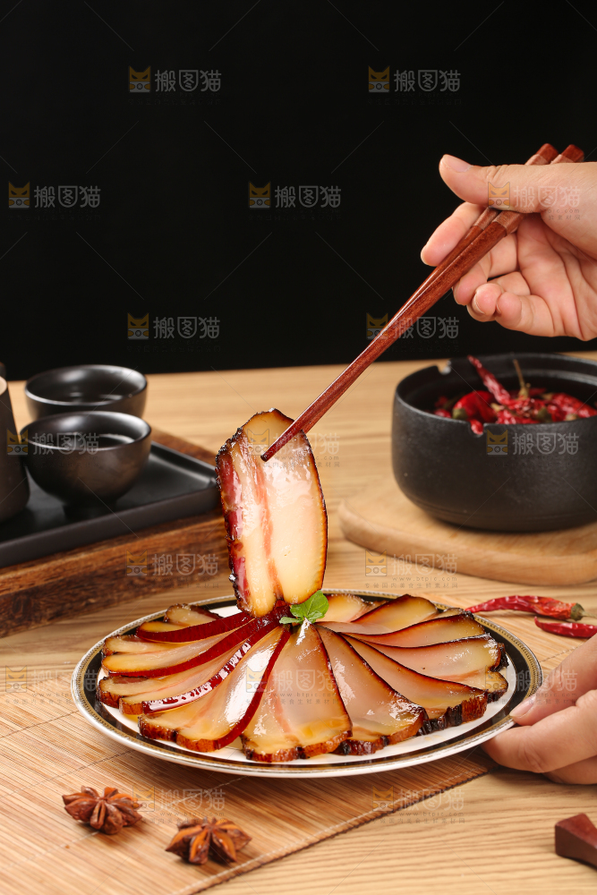 深底上的五花咸肉