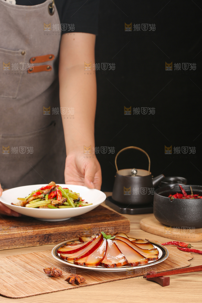 深底上的五花咸肉