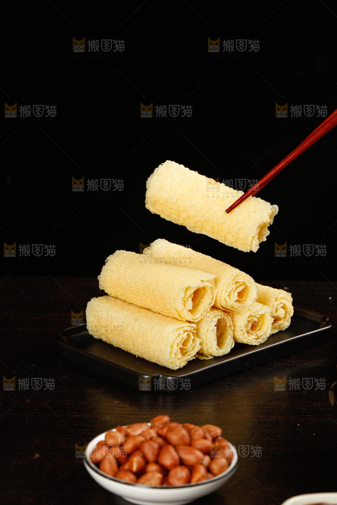 深底上的螺蛳粉食材