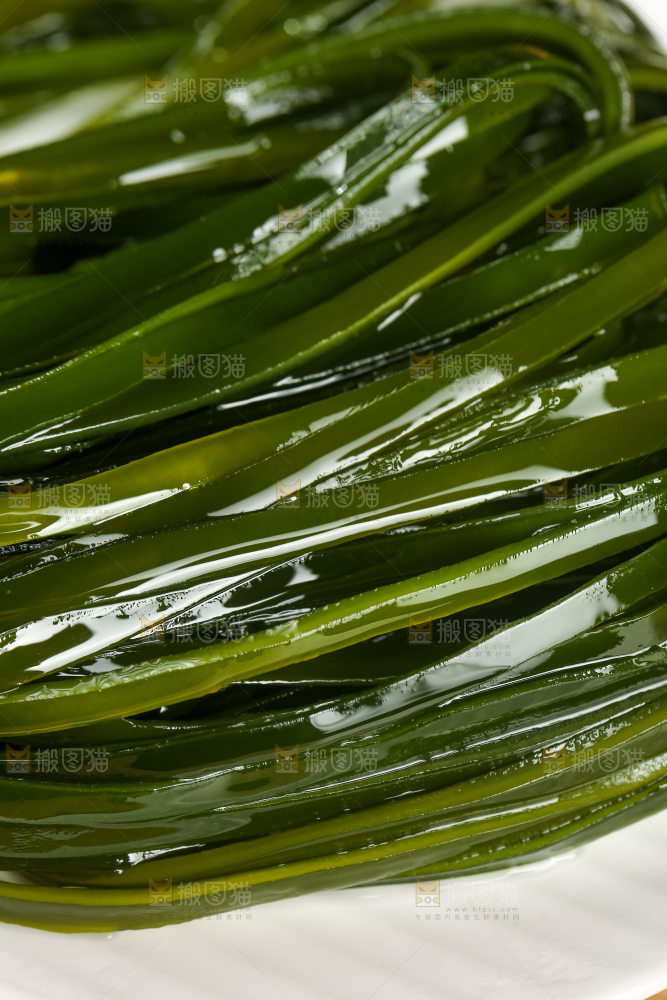 木底上的压缩海带丝