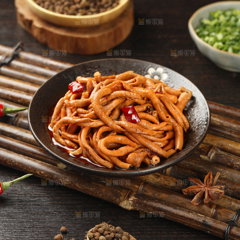 深底上的卤鸭肠