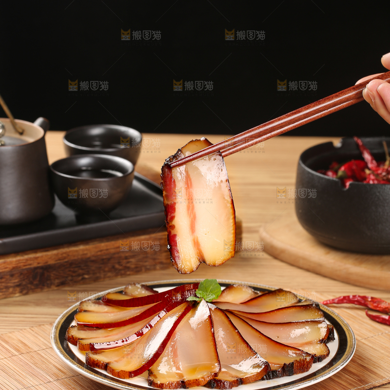 深底上的五花咸肉