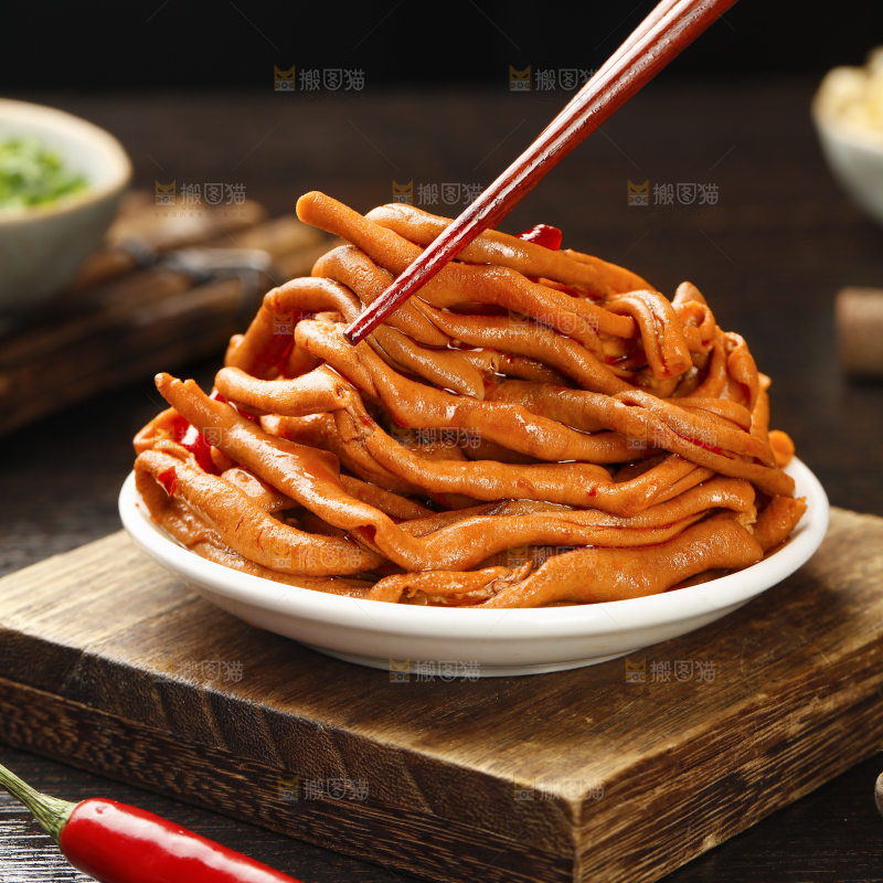 深底上的卤鸭肠