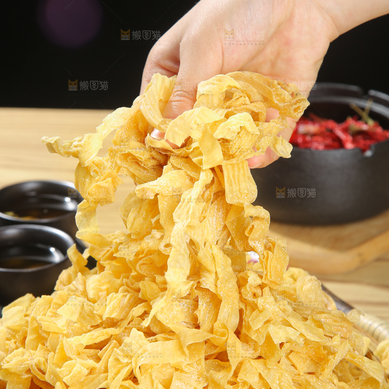 木底上的干豆皮