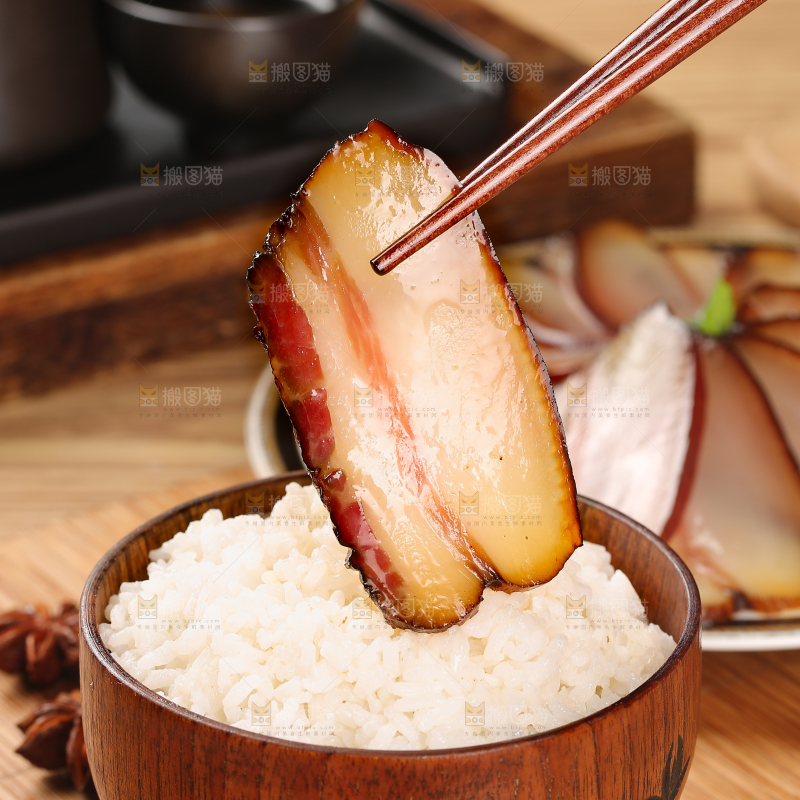 深底上的五花咸肉