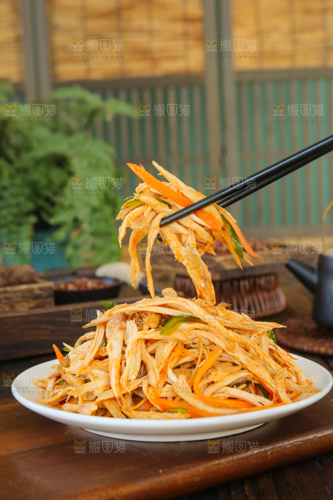 深底上的麻辣鸡丝