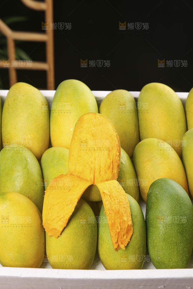 深底上的椰香芒