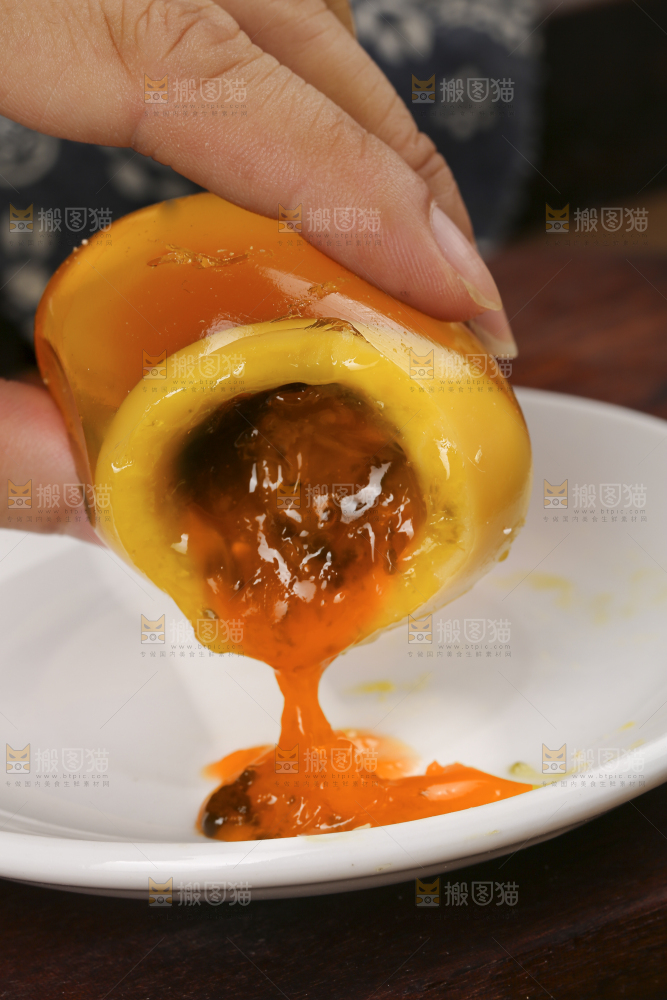 深底上的变蛋