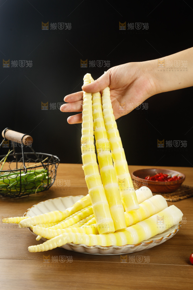 木底上的清水笋