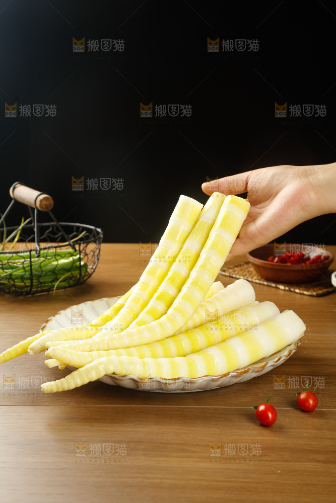 木底上的清水笋