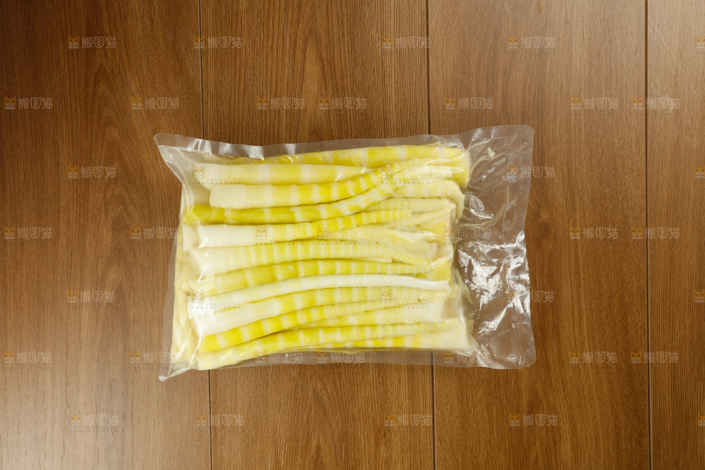 木底上的清水笋