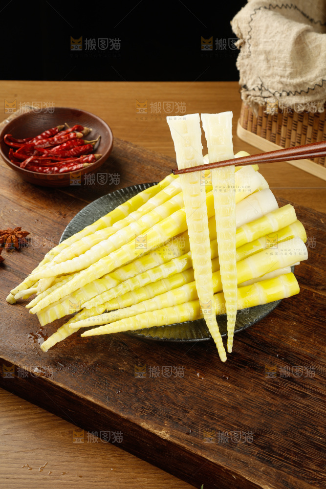 木底上的清水笋