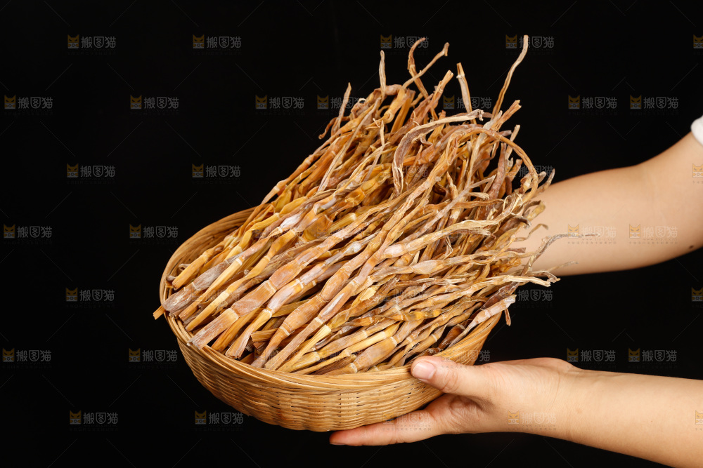 深底上的小笋干