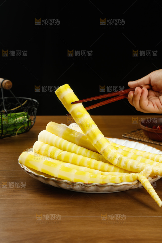 木底上的清水笋