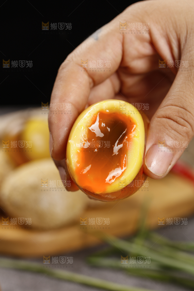 深底上的变蛋