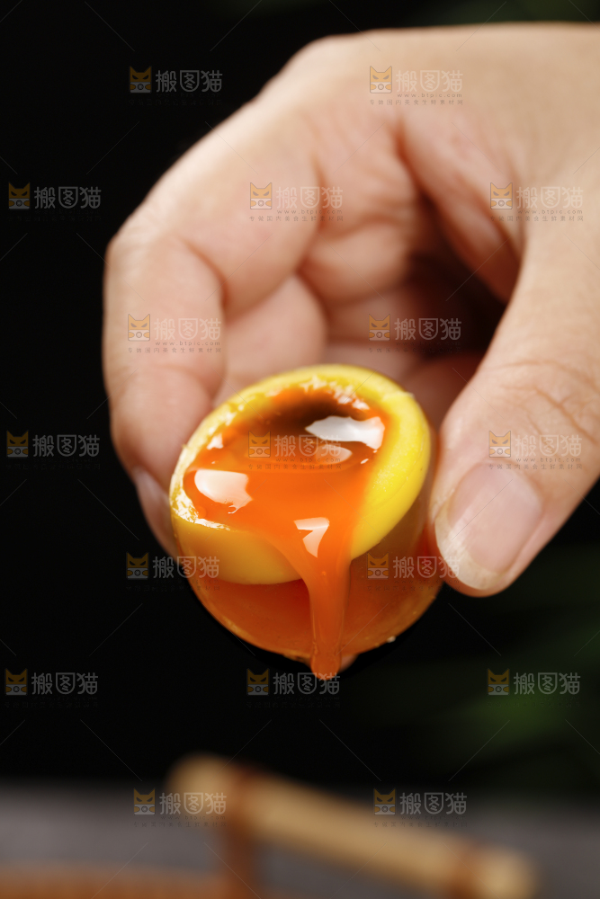 深底上的变蛋