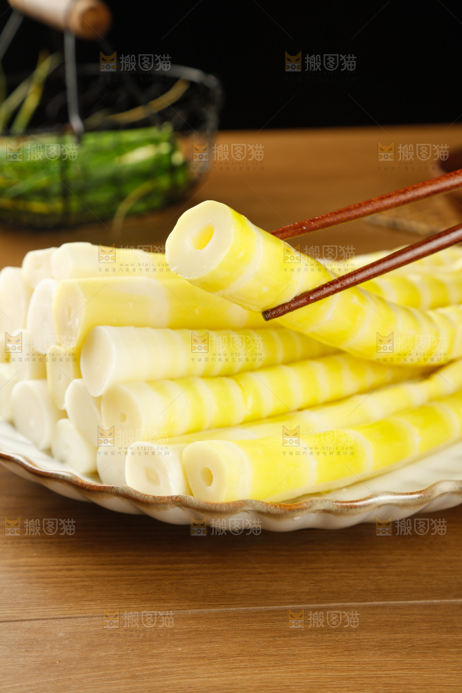 木底上的清水笋