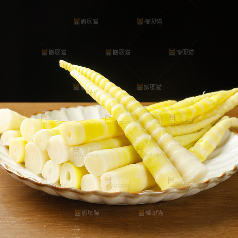 木底上的清水笋