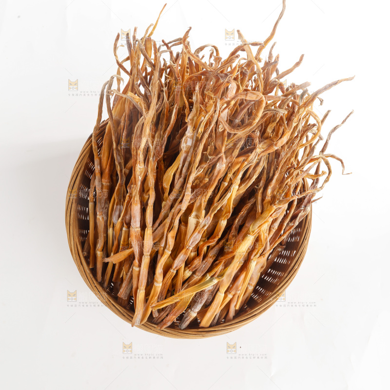 白底上的小笋干