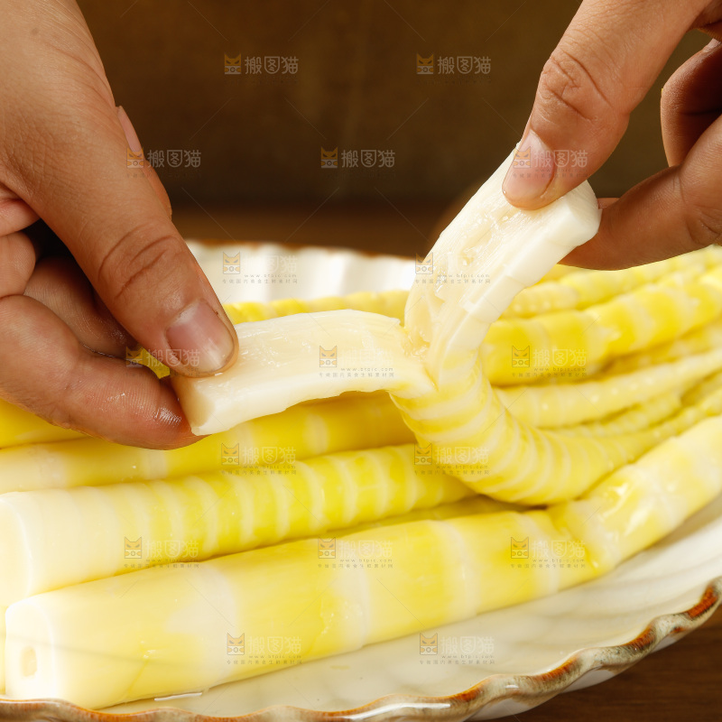 木底上的清水笋