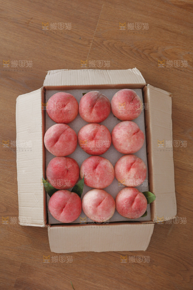 深底上的苹果桃