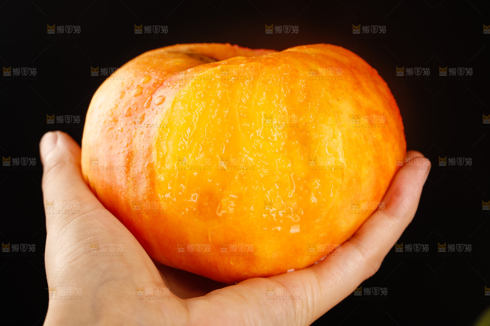 深底上的黄油蟠桃