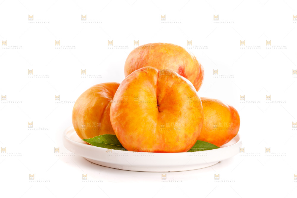 白底摆放着黄油蟠桃