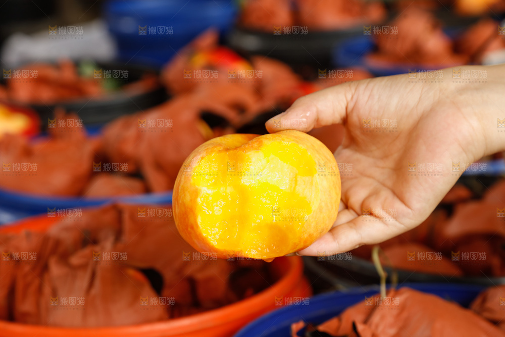 深底上的黄油蟠桃