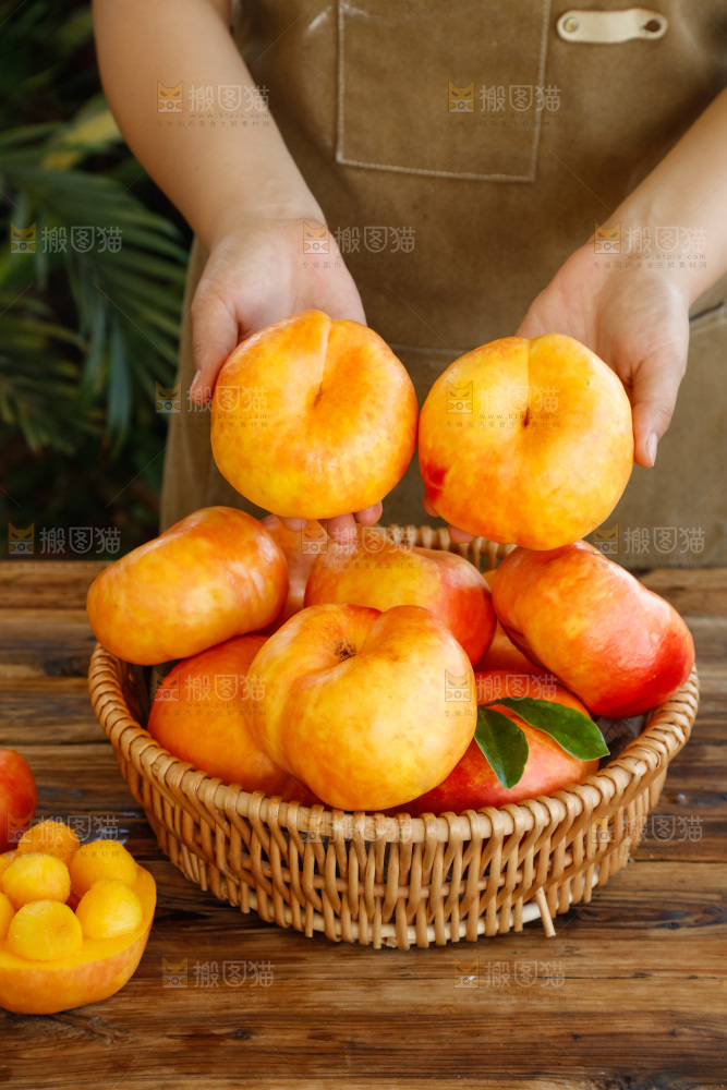 深底上的黄油蟠桃