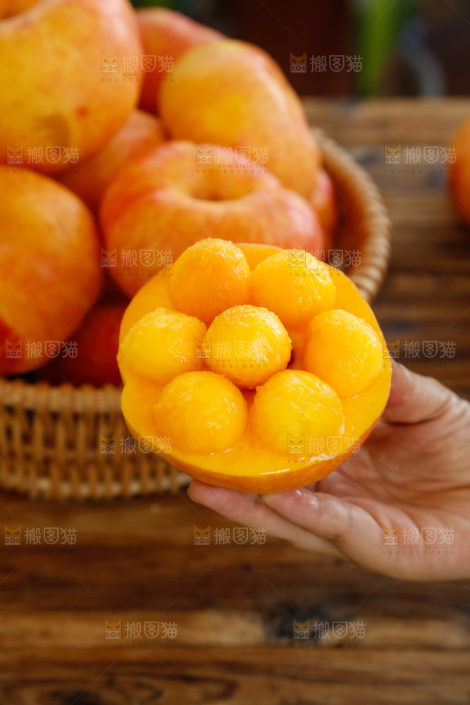 深底上的黄油蟠桃