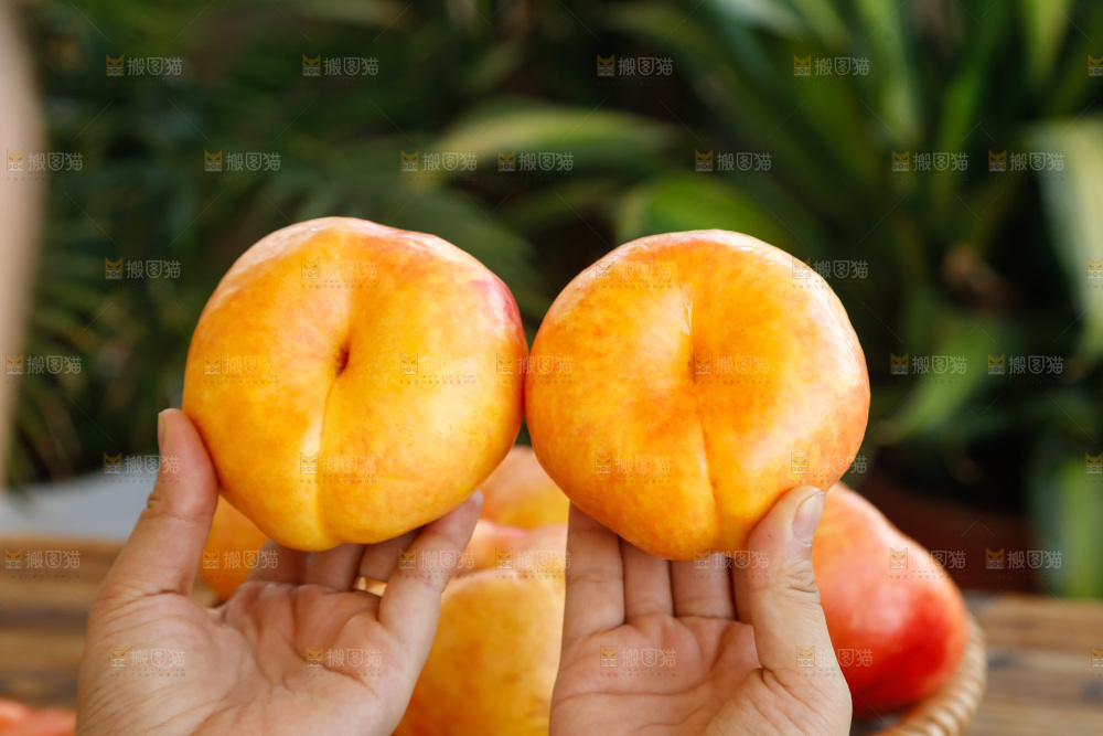 深底上的黄油蟠桃
